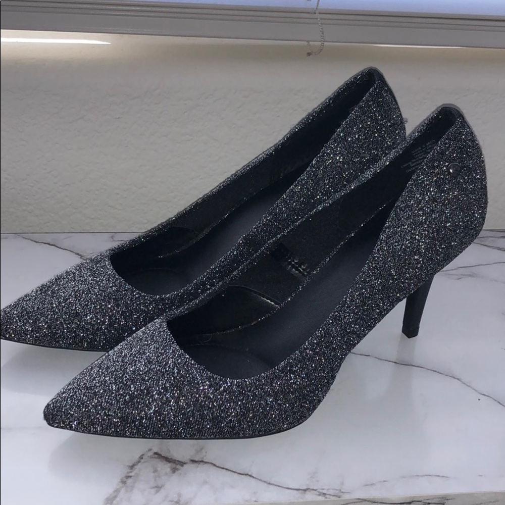Vera Wang Pumps